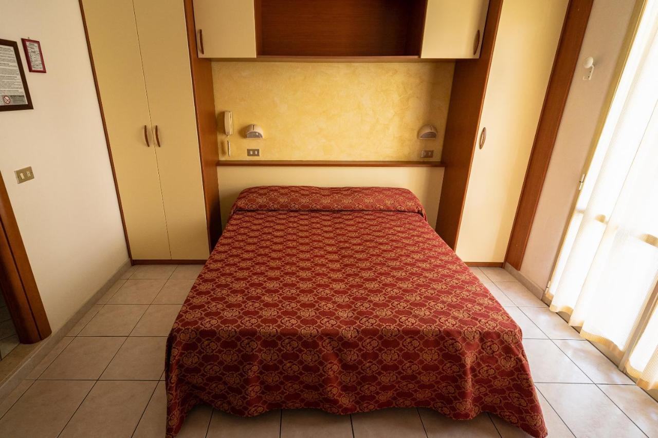 Hotel Zanella Червия Экстерьер фото