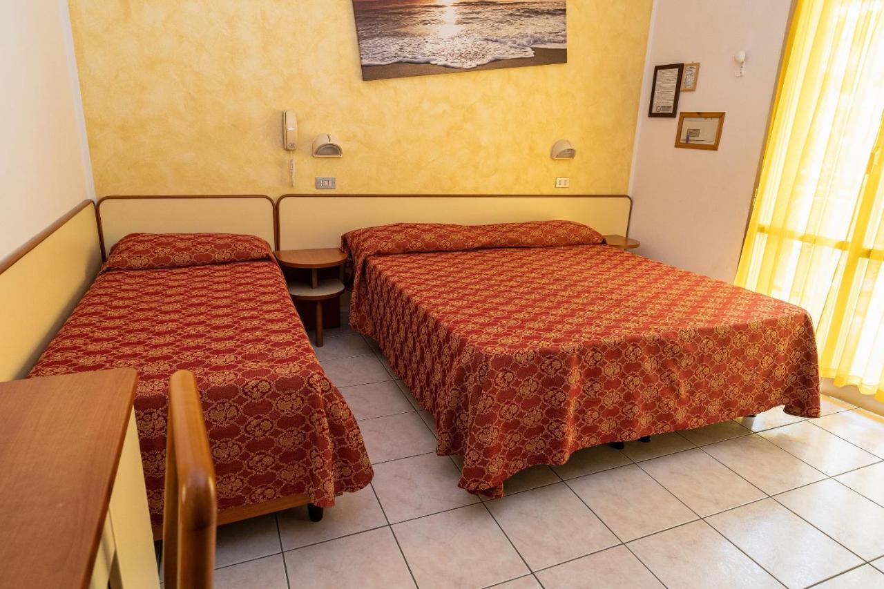 Hotel Zanella Червия Экстерьер фото